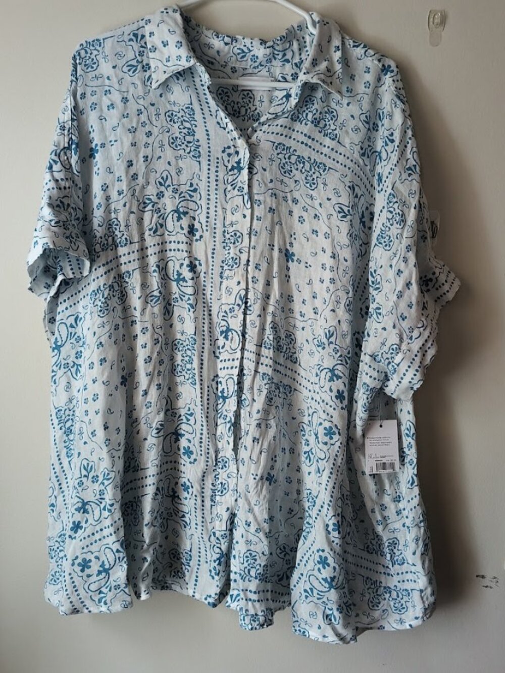 Plus Size 3X NWT Bandana print Linen blend button down shirt Blue & White